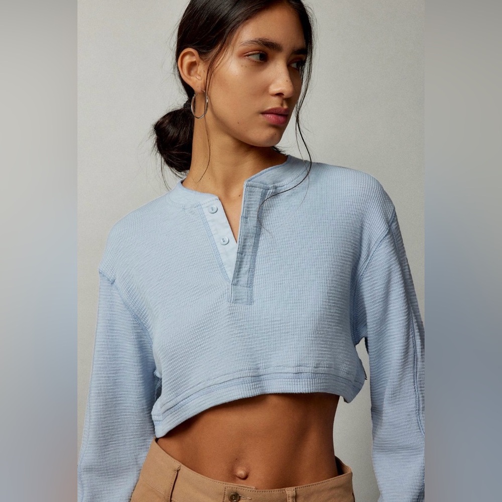 EXCELLENT BDG DANNY CROPPED WAFFLE KNIT HENLEY TOP, BLUE, SIZE X-LARGE